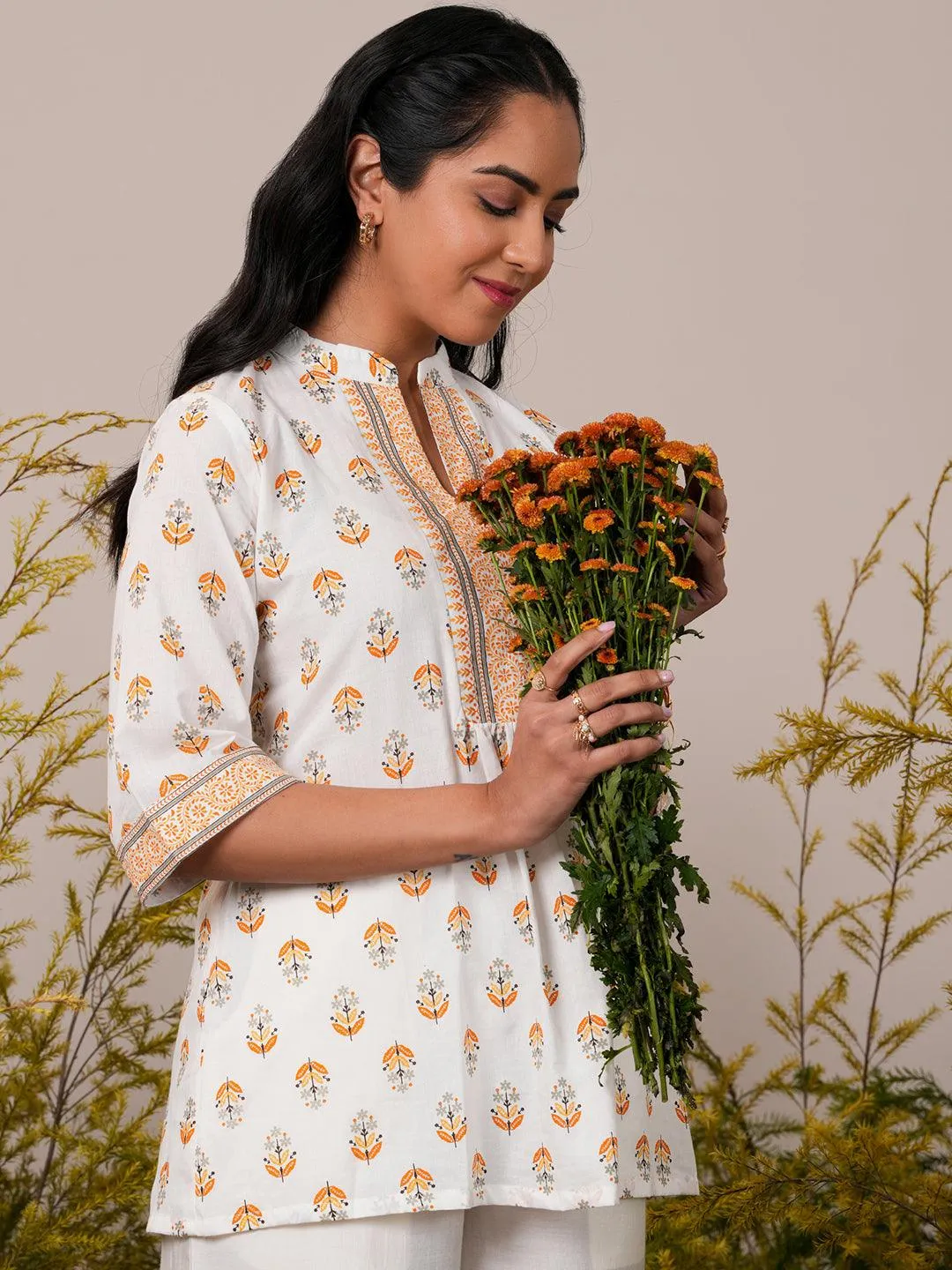 26866_6.webp White Printed Cotton Straight Kurti - Image 1